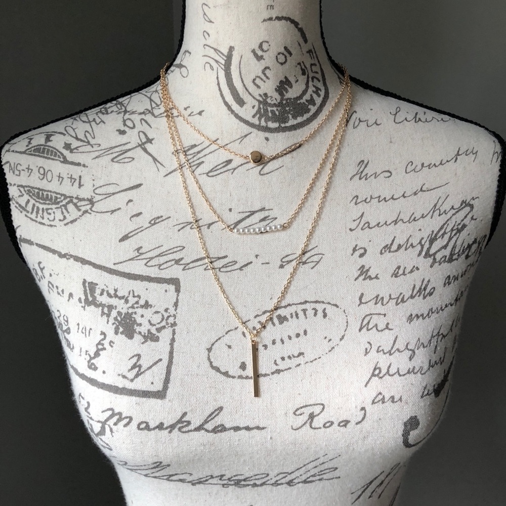 ❤️ 5 for $25 Gold tone pearl layer necklace